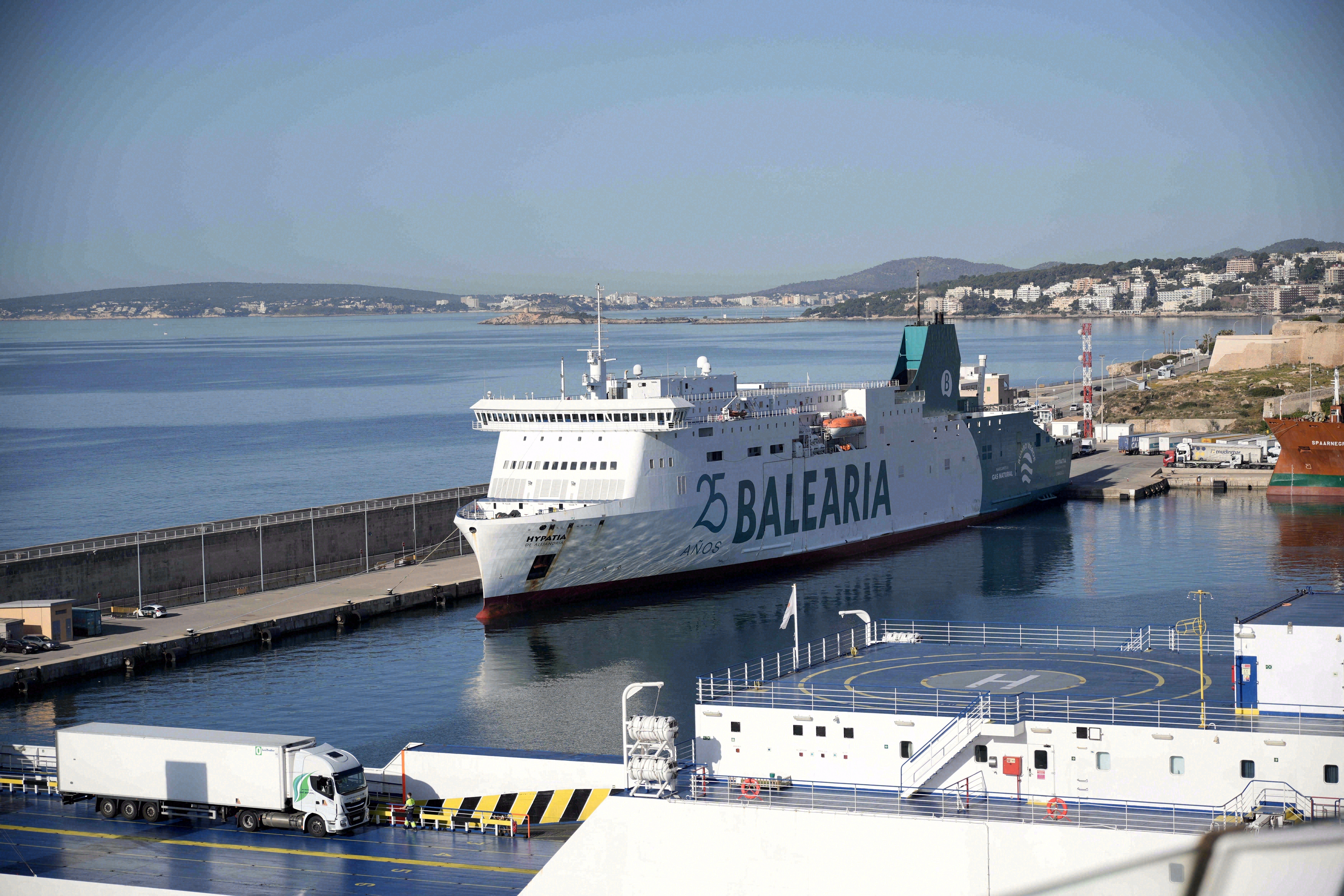 Fähre der Baleària im Hafen von Algeciras